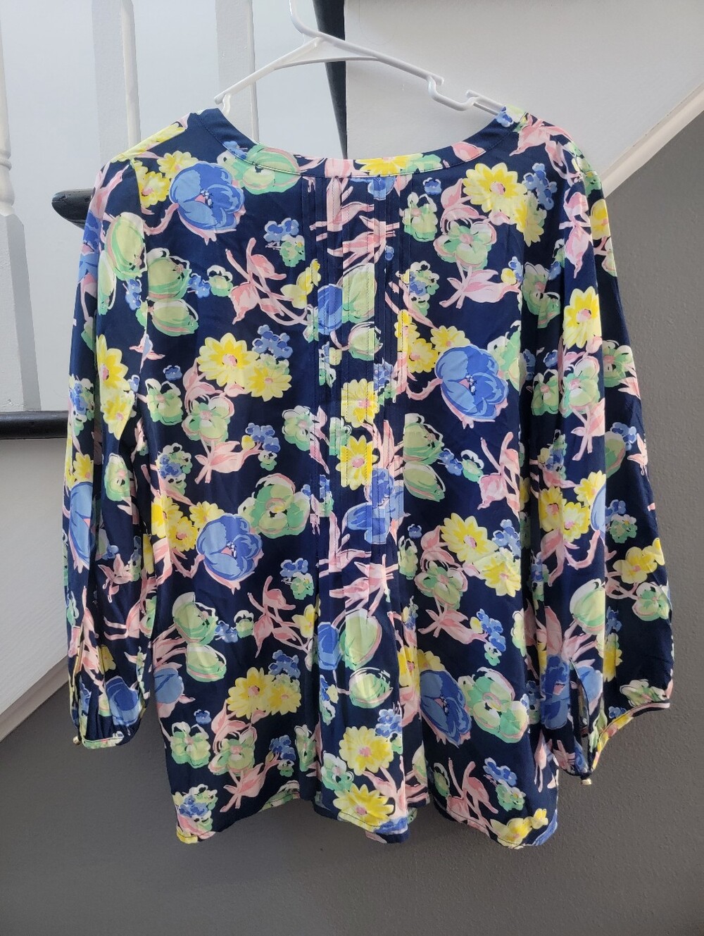 Talbots Petite Navy Floral Pintuck Split Neck Blouse 3/4 Sleeve Top LP - Picture 6 of 6